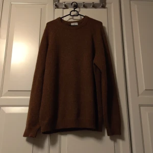 Bläck Cooper sweater - Brun tröja från Blövk