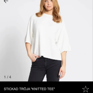 Trekvarts ärmad tröja  - Säljer en suuper snygg trekvarts ärmad tröja från lager 157 i str M för 99kr, typ helt oanvänd då jag har två lika dana 💕