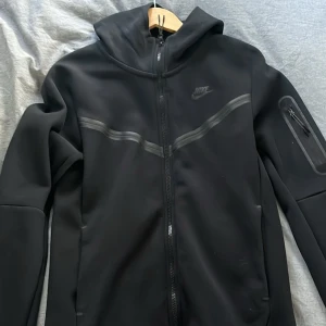 Nike tech fleece S - Storlek:S  Har aldrig använt den och därför är i gott skick