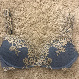 Ljusblå intimissimi bh -  Ljusblå intimissmi bh i storlek 85C som inte säljs längre (använd Max 3 gånger)💙 