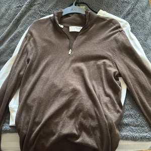 Zip tröja - Brun/beige zip tröja som e riktigt snygg, storlek S 