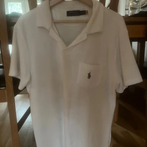 Ralph Lauren Frotté pike - Riktigt fräsch Ralph Lauren pike i frotté. Storlek medium, Använd 3 gånger. Tvättad 1. 8,5/10 skick. 