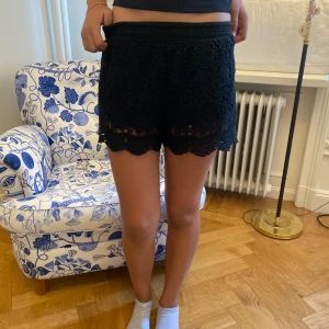 Svarta spetshorts - Söta svarta spetshorts som passar till mycket!💗🖤