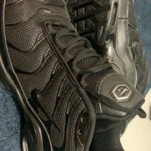 Nike tn - Säljer nu dessa Nike Tn skorna eftersom dom passar inte mig så vill bli av med dom och har aldrig använt dom utomhus bara testat 