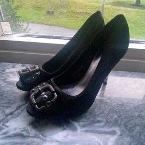 Vintage heels - Använd flera gånger, men sitter bra.