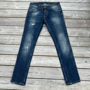Dsquared 2 Jeans  - Hej! Säljer mina Dsquared 2 jeans. Storlek 32. 