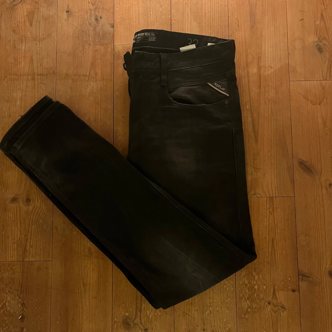 Svarta Replay jeans 