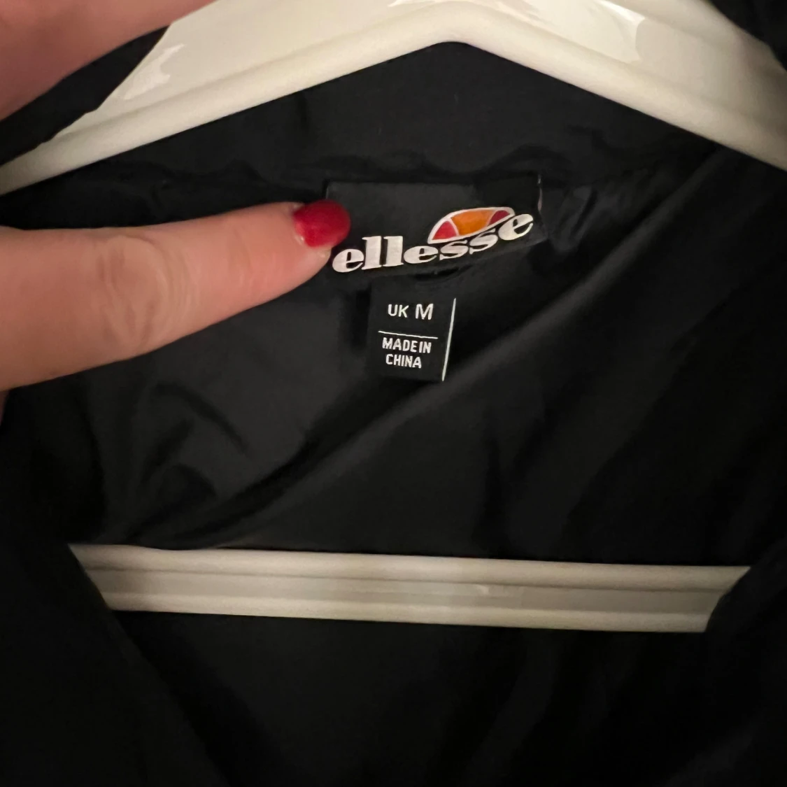Svart pufferjacka från Ellesse - 90