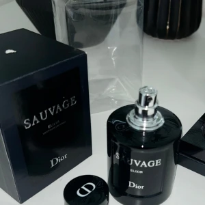 Sauvage Elixir från Dior - Säljer en flaska Sauvage Elixir från Dior. Det är bara testad några gånger och därmed närstan nu. Skriv vid frågor 