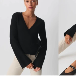 Svart omlottopp - Säljer min svarta stickade kofta som är helt oanvänd då den inte kommer till användning.