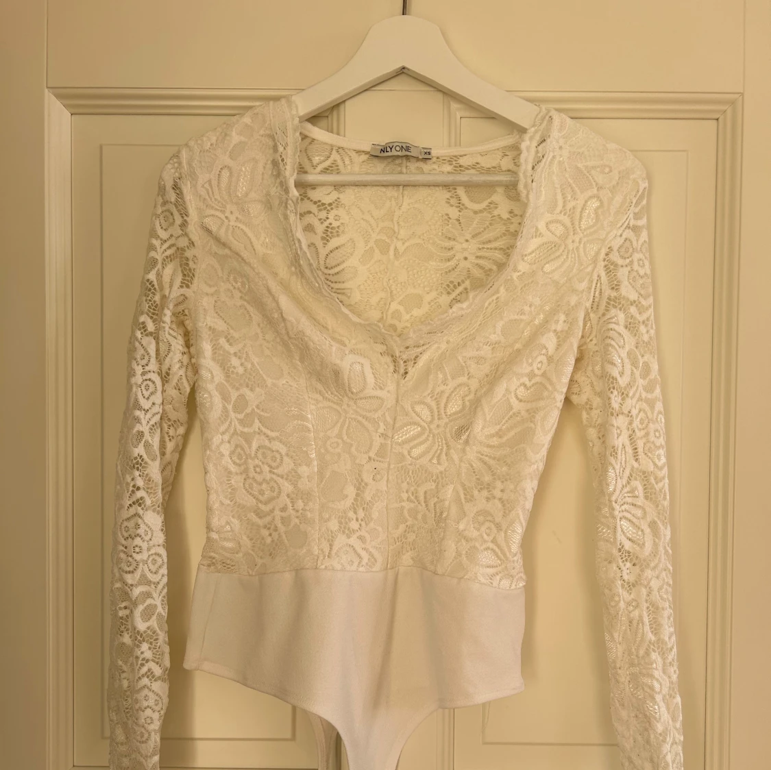 Vit spetsbody från Nelly