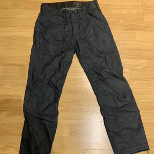 G star - Gstar storlek runt 29eller 30👖👖mörk blåa jeans