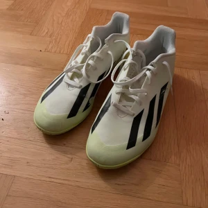 Idrotts skor adidas  - Adidas superfast elit version. Storlek 44. Jätte sköna skor anledningen att jag säljer dem är att jag har slutat med fotboll 