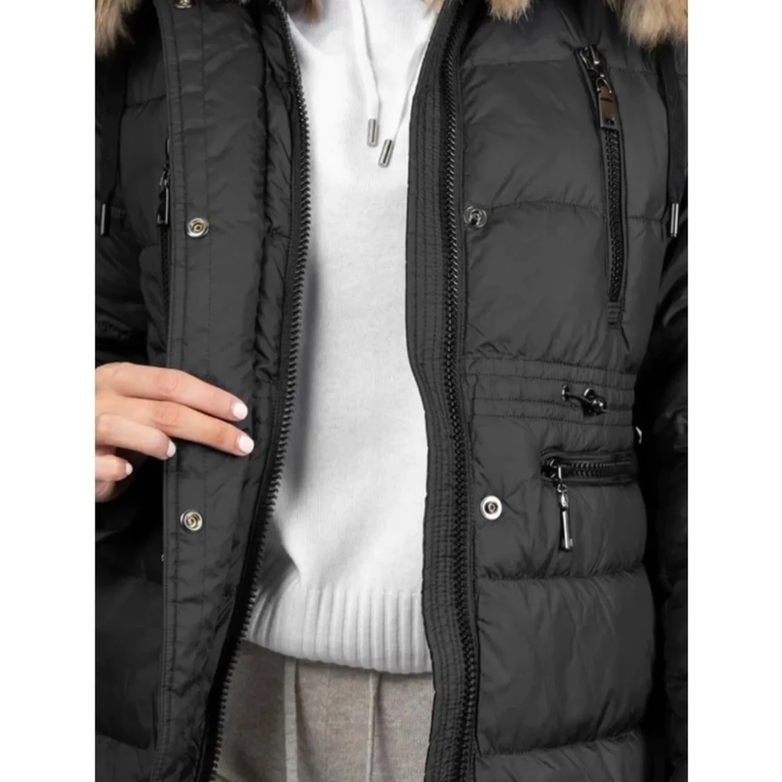 Svart dunjacka med pälsdetalj - 91