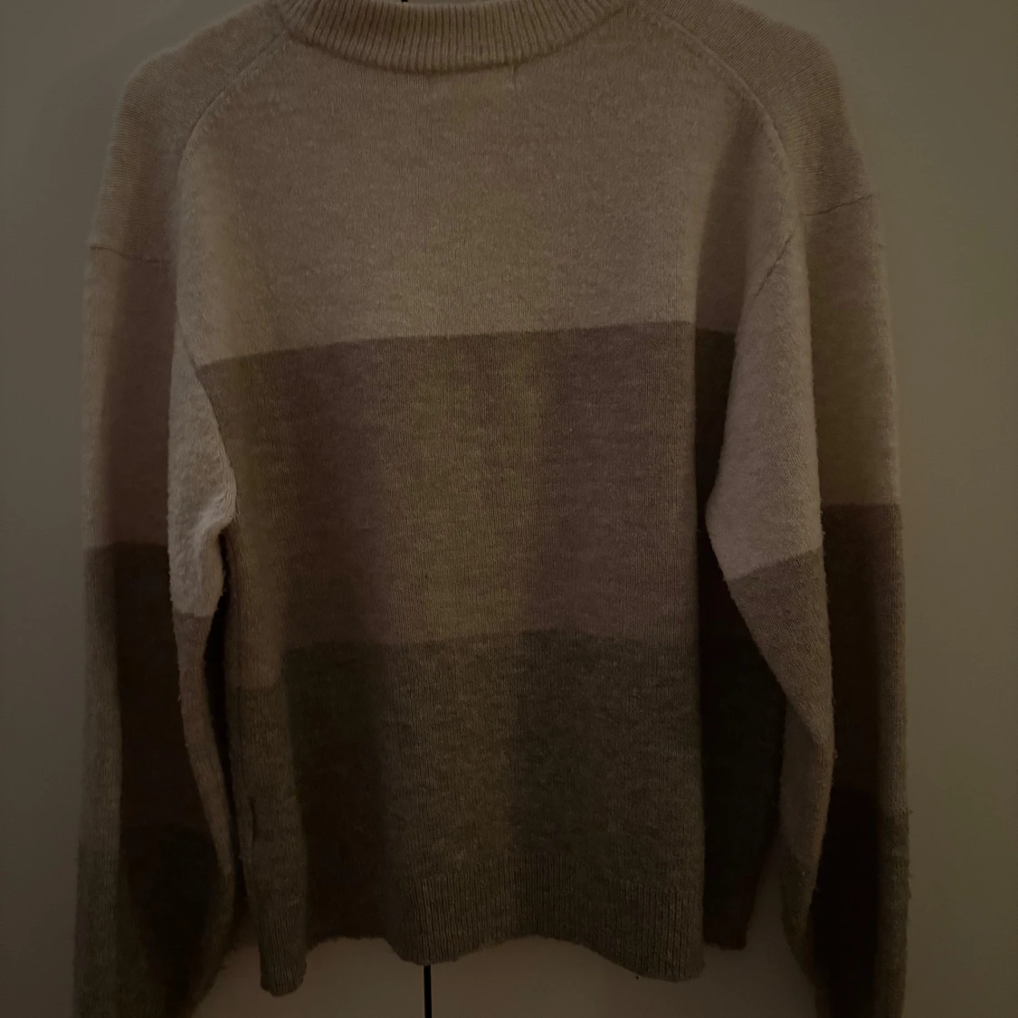 Beige och grå randig stickad tröja - 90