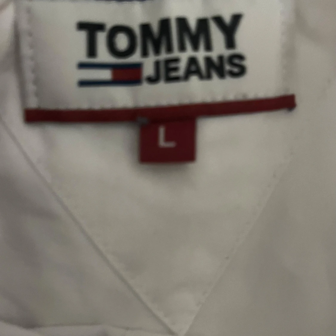 Vit skjorta från Tommy hillfiger - 91