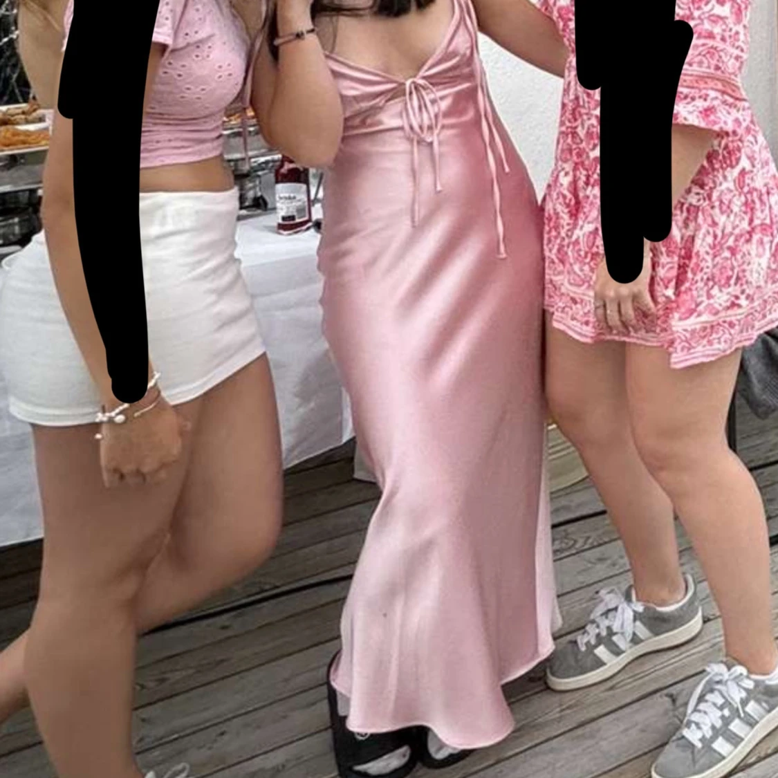 Rosa satinklänning - 91