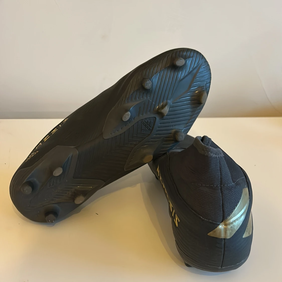 Svarta Adidas Nemeziz stlk 40 1/2 - 91