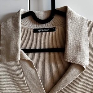 Tröja - Tröja ifrån Gina💕 Stl: xs🫶🏽 Knappt använd🤍 