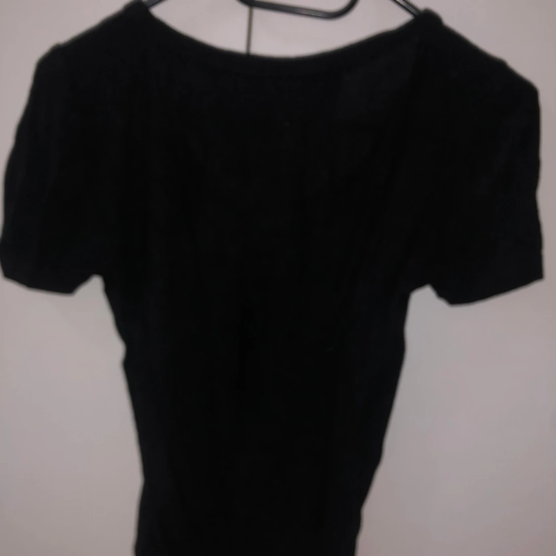 Svart croppad topp från Bik Bok - 92