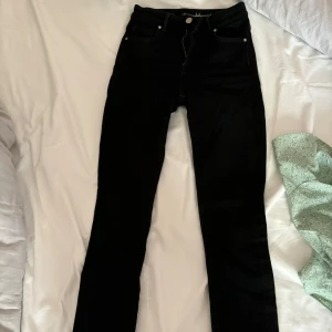 Skinny jeans  - Svarta, bra skick, inte använda på flera år