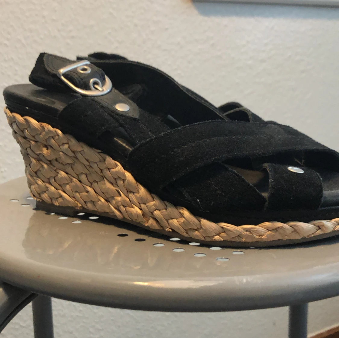 Svarta sandaler med kilklack från La Redoute - 90