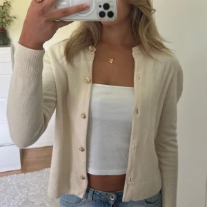 Massimo dutti kofta - 95% ull, 5% kashmir, använd 2-3 gånger, inga defekter