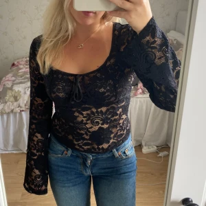 Spetstopp - Långärmad spetstopp, aldrig använd!🤍Köpt för 299kr