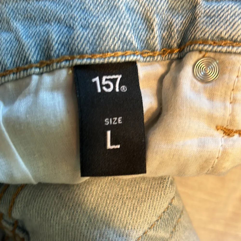 Jeansshorts från lager 157 Högmidjade Stl L Modell Diba. Shorts.