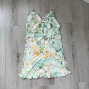 Klänning  - Säljer denna fina klänning då den inte kommer till användning ❤️