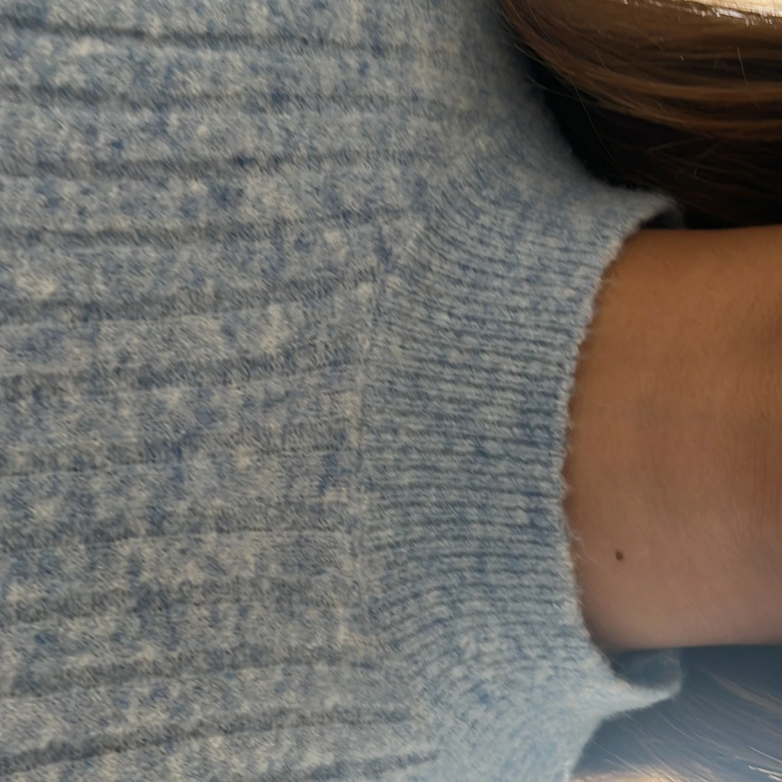 Blå stickad tröja  - 1