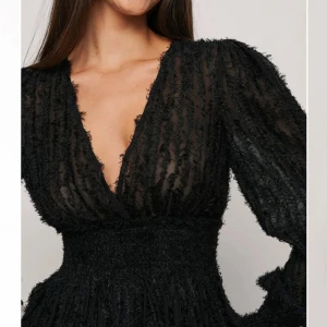 Blus/topp - En SKIT snygg topp från nakd säljer för den är för liten vid bysten , prislapp sitter kvar ☺️