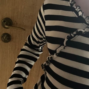 Fin långärmad tröja! 🦓 - Jättefin tröja som inte används längre. Bra skick! Skönt material! Billig! 🫢