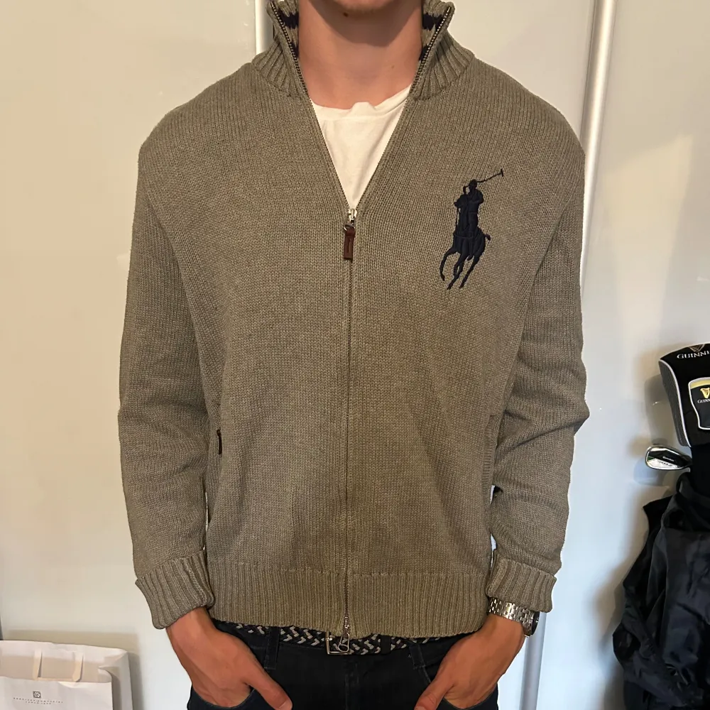 Skön Ralph lauren full zip.. Stickat.