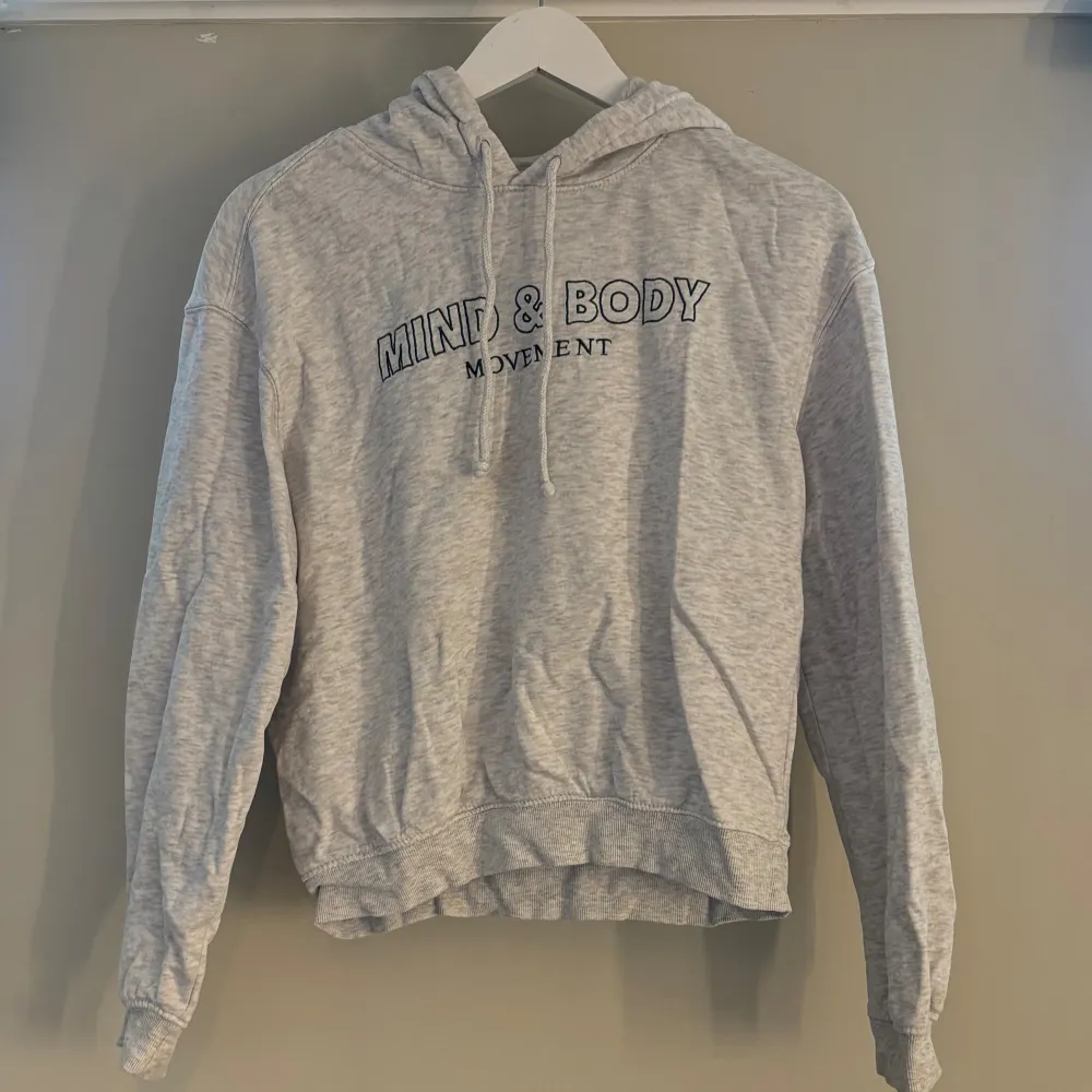 Säljer pga den kommer inte till användning längre!. Hoodies.