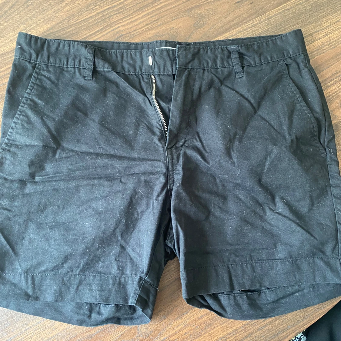 Svarta shorts med dragkedja