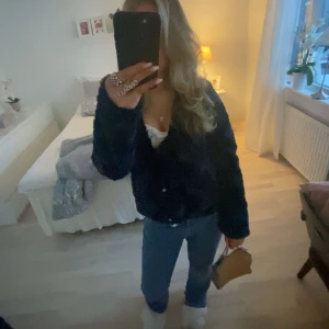 Höst / vår päls  - Ursnygg Pälsjacka 💕 Den är i toppenskick och har inga deffekter. Passar även perfekt nu till hösten! Hör av er vid minsta lilla💕