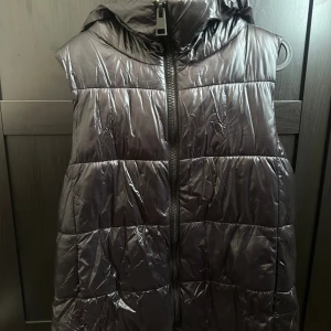 Väst från zara - Bra skick