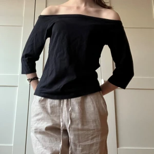 Off-shoulder tröja - Super söt off the shoulder tröja från bikbok, tyvärr lite för stor för mig. Skriv om funderingar 💞