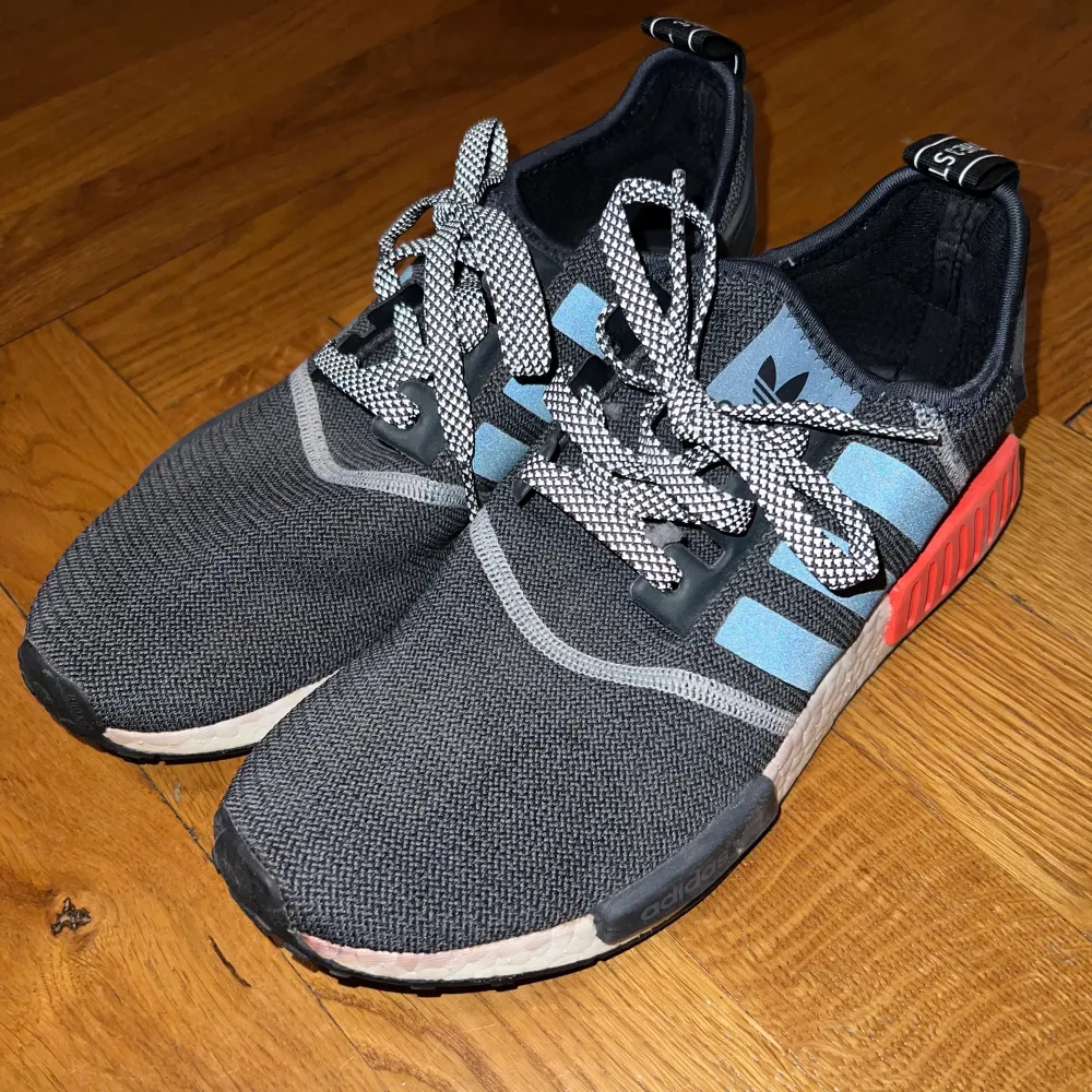 Adidas NMD i storlek 42. Använda men har mycket liv kvar.. Skor.