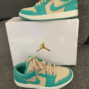 Nike air Jordan low  - Köpta på emporia 2000krnya Använda men bra skick  Storlek 37,5 23,5 cm 