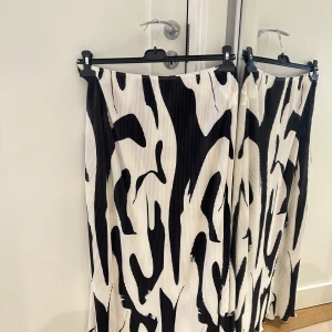 Kjol - En jättefin kjol som är bara använd en gång!