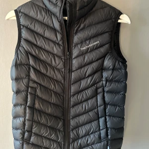 Peakperformance väst - Nytt skick. 