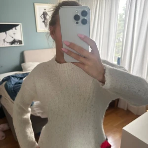 Stickad tröja  - Lite nopprig