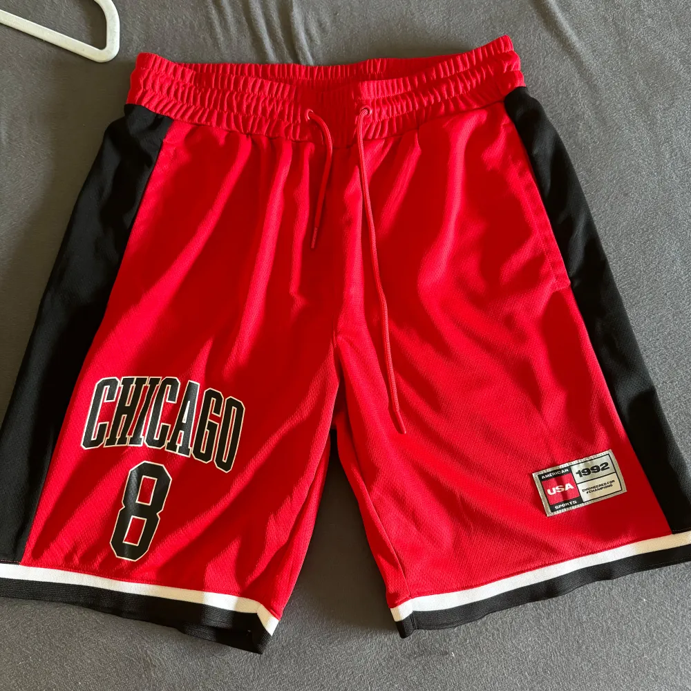 Brand new Basketball Shorts. they were never worned size L . Shorts.