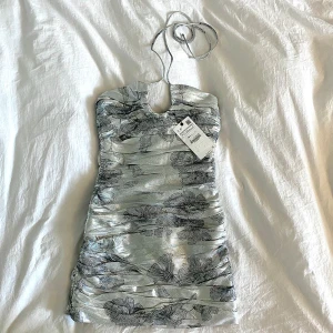 Zara - Helt ny zara klänning som aldrig används, finns inga skador!🩷