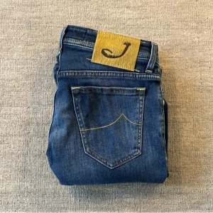 Jacob Cohen  - Riktigt schyssta Cohens! 🐴 riktigt grymt skick. Passformen är slimfit, style 688. Vid funderingar är det bara höra av sig!