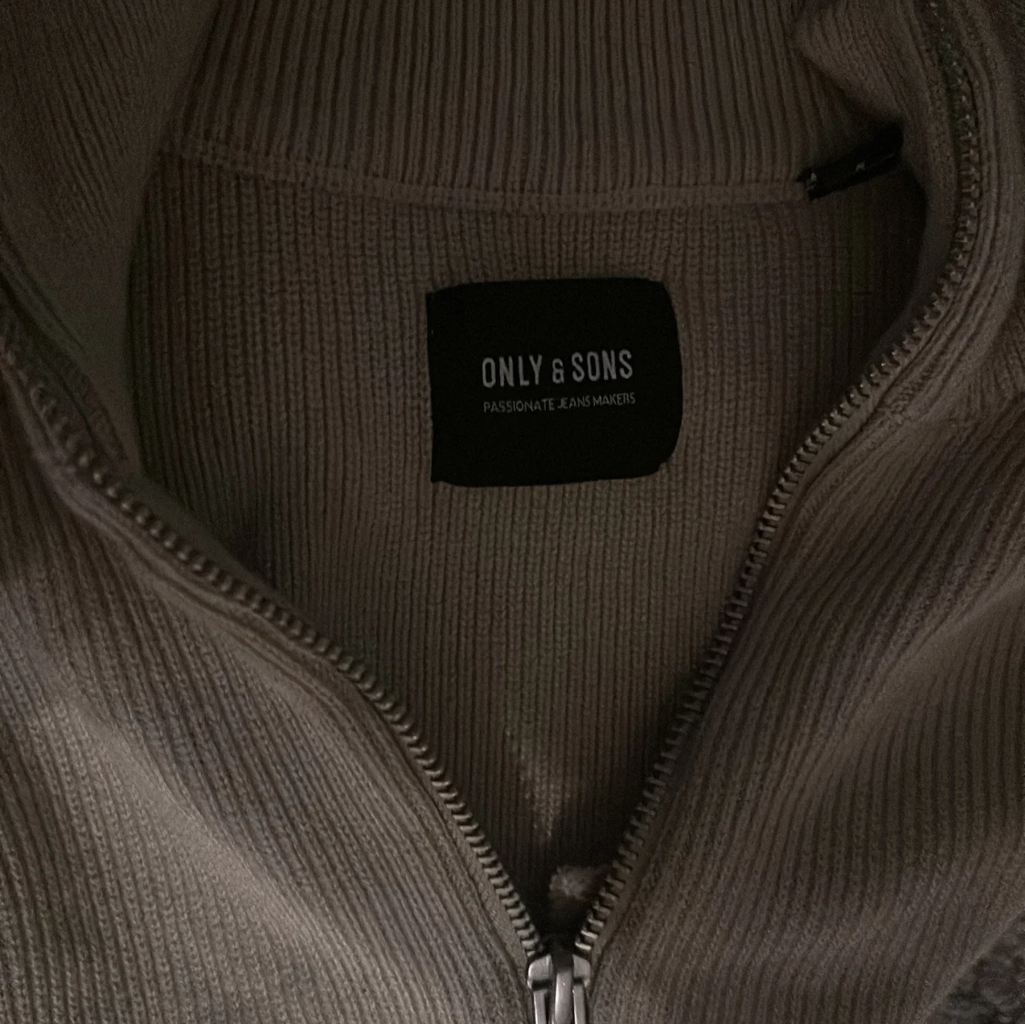 Beige ribbad tröja med dragkedja - 93