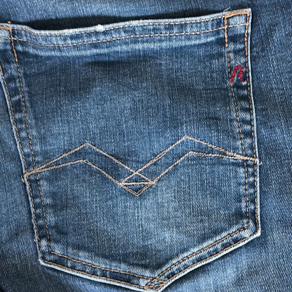 Säljer mina Replay grover jeans storlek 31 skick 8/10 släpper för 600 pris kan diskuteras, byten tas också emot. Jeans & Byxor.