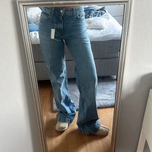 Zara jeans  - Jätte fina jeans från Zara men tyvärr i fel storlek för mig. Helt nya med prislappen på! 💕